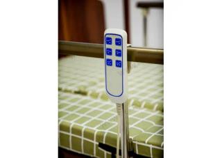 Кровать функциональная с электроприводом, с положением кардиокресло, с туалетом MET EMET